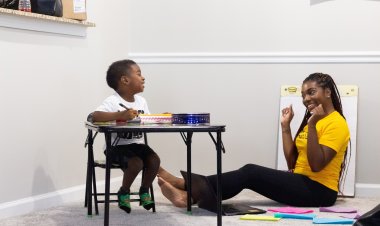 Atendimento Educacional Especializado (AEE) – Quais estudantes têm direito ao professor/a auxiliar na escola ou no ensino superior?