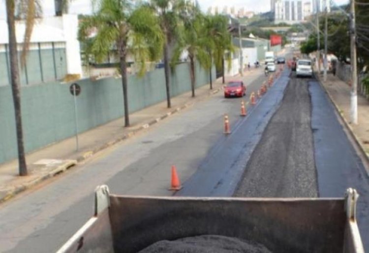 Secretaria de Obras faz recapeamento de avenida Ireno da Silva Venâncio