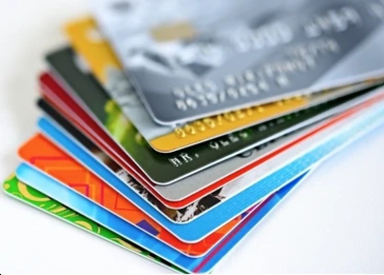 Crédito e débito: Qual é a diferença entre eles e quais são as vantagens e desvantagens de cada um?