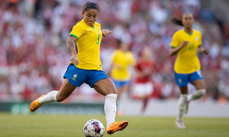 Dinamarca vence Brasil em amistoso do futebol feminino 2022