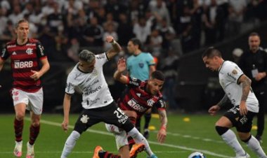 Corinthians joga mal e perde para o Flamengo a partida de ida da Copa Libertadores 2022