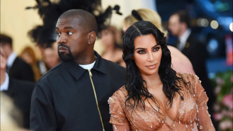 Kanye West reaparece publicamente ao lado de Kim Kardashian
